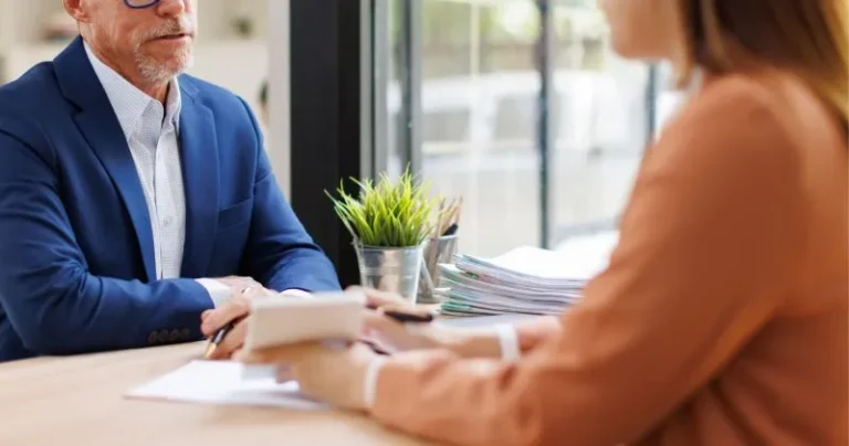 In a recent decision, the Employment Appeal Tribunal (EAT) has highlighted the risks associated with withdrawing job offers, confirming that a binding employment contract can be formed before an employee’s start date