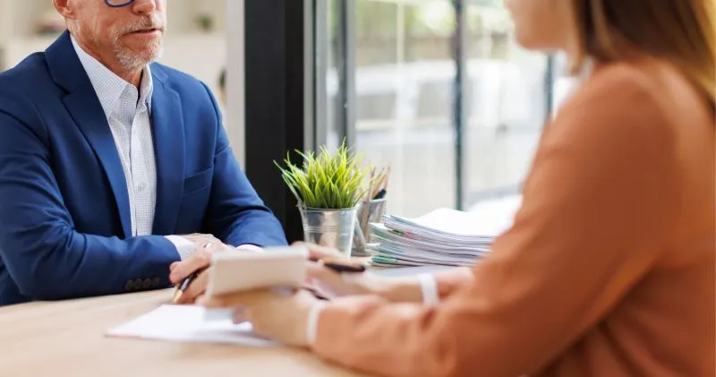 In a recent decision, the Employment Appeal Tribunal (EAT) has highlighted the risks associated with withdrawing job offers, confirming that a binding employment contract can be formed before an employee’s start date